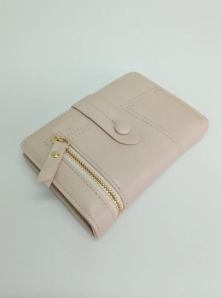 7 Secret Elements for Building a Fashion-Forward Capsule Wardrobe-- Bags and Purses